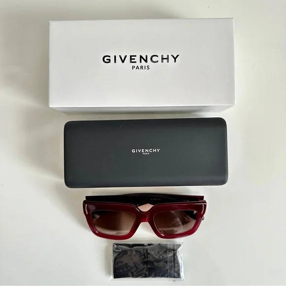 Givenchy Square Oversized Sunglasses     GV 7015/S - Picture 7 of 7